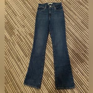 Levis 725 High Rise Bootcut Jean